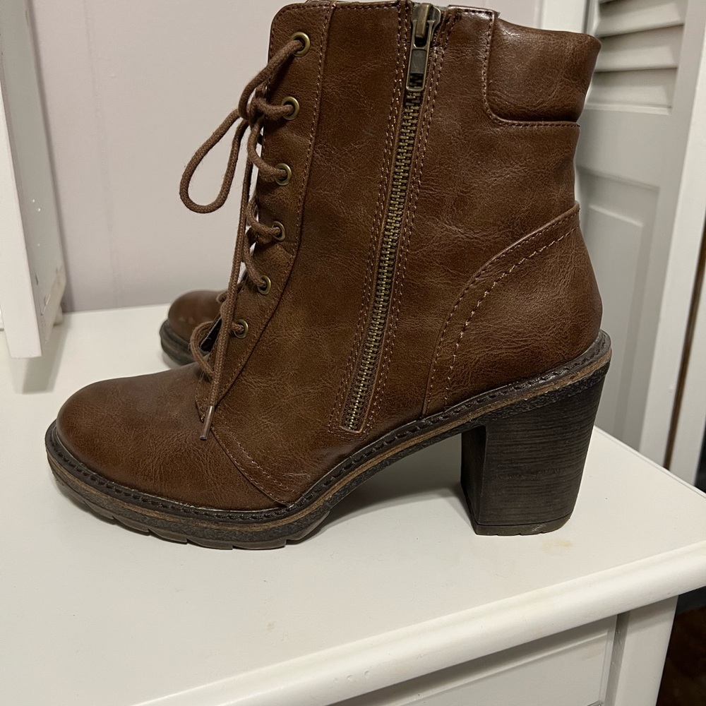 Size 10 white mountain boots